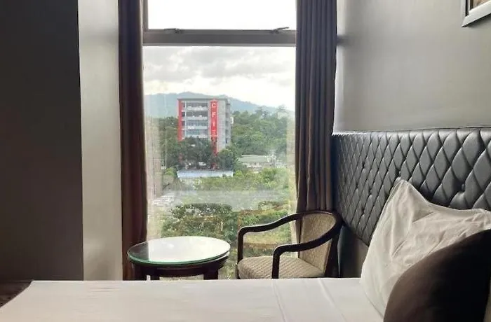 Hotel Capitol And