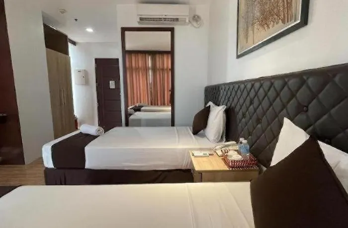 Capitol And Hotel 3*