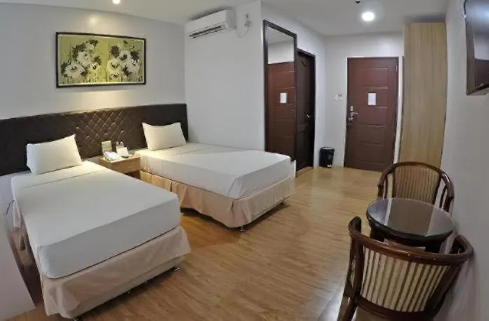 Capitol And Hotel 3*