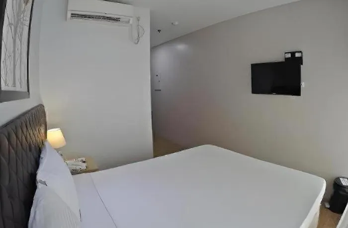Hotel Capitol And 3*