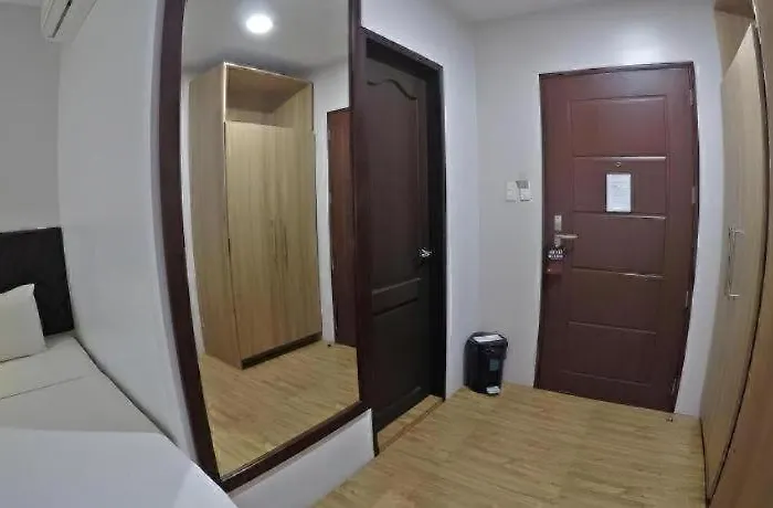 Hotel Capitol And 3*